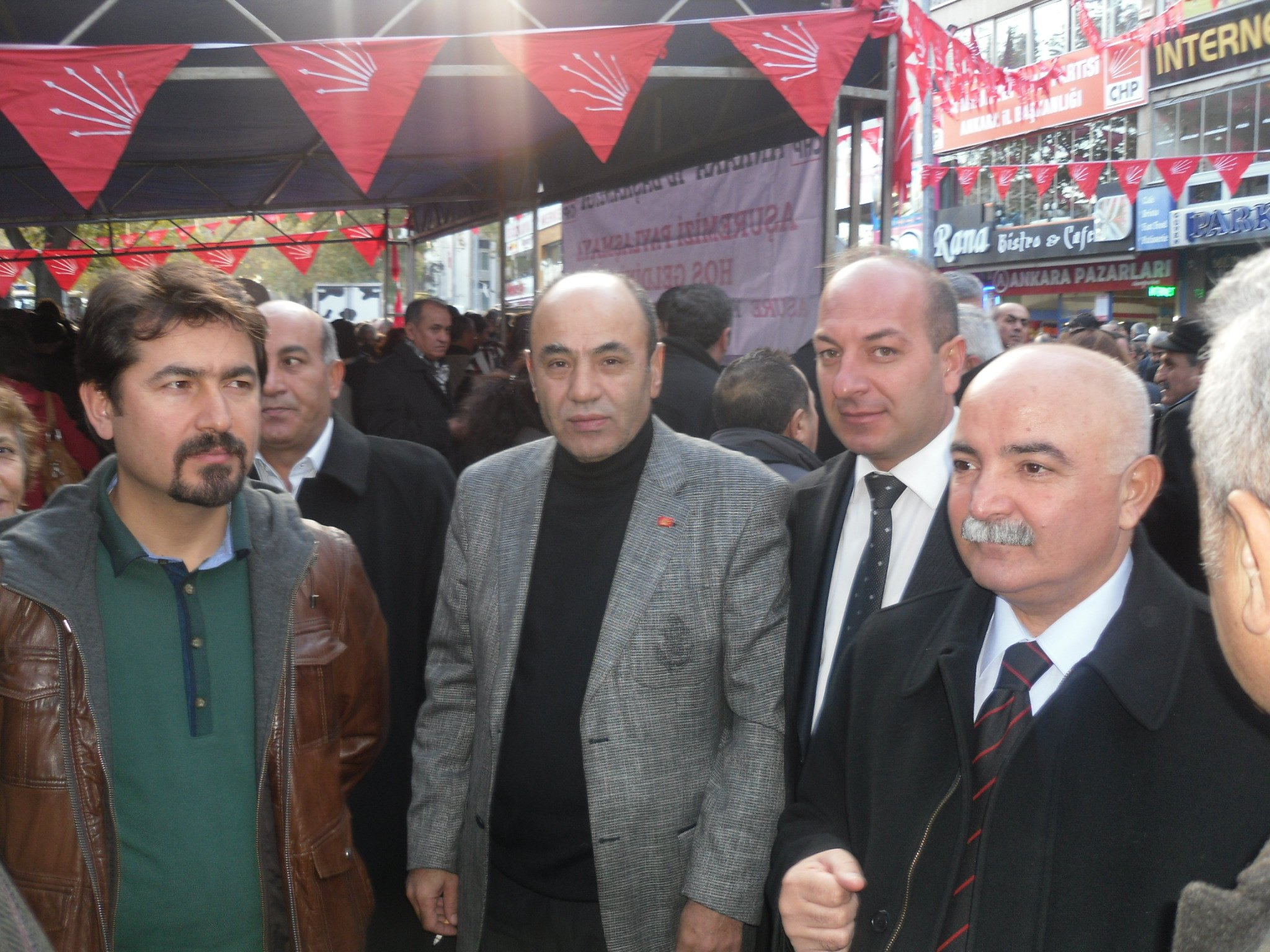 CHP Ankara`da aşure dağıttı