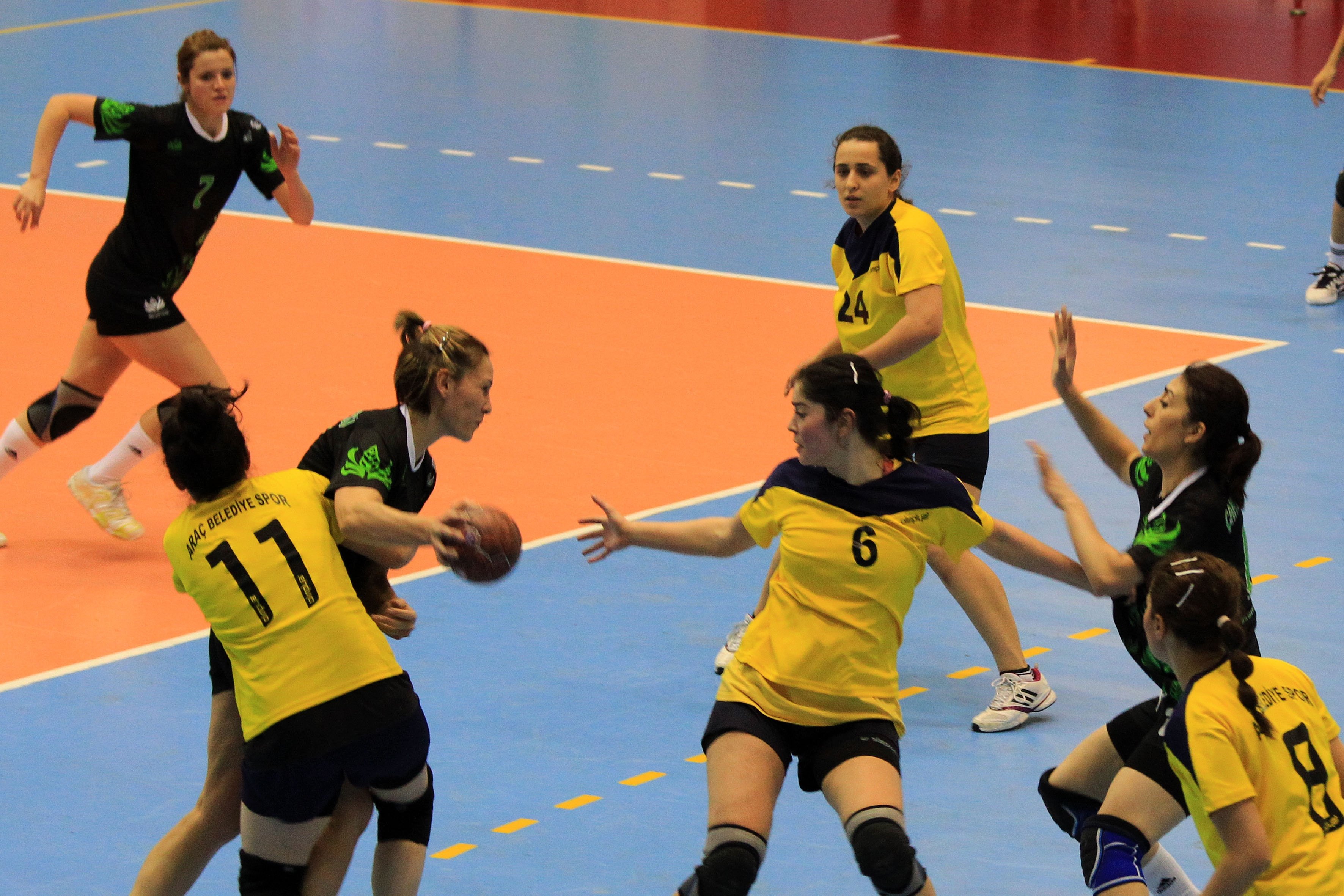 ANKA KIZLARI LİG?DE İLK SIRAYA İLERLİYOR