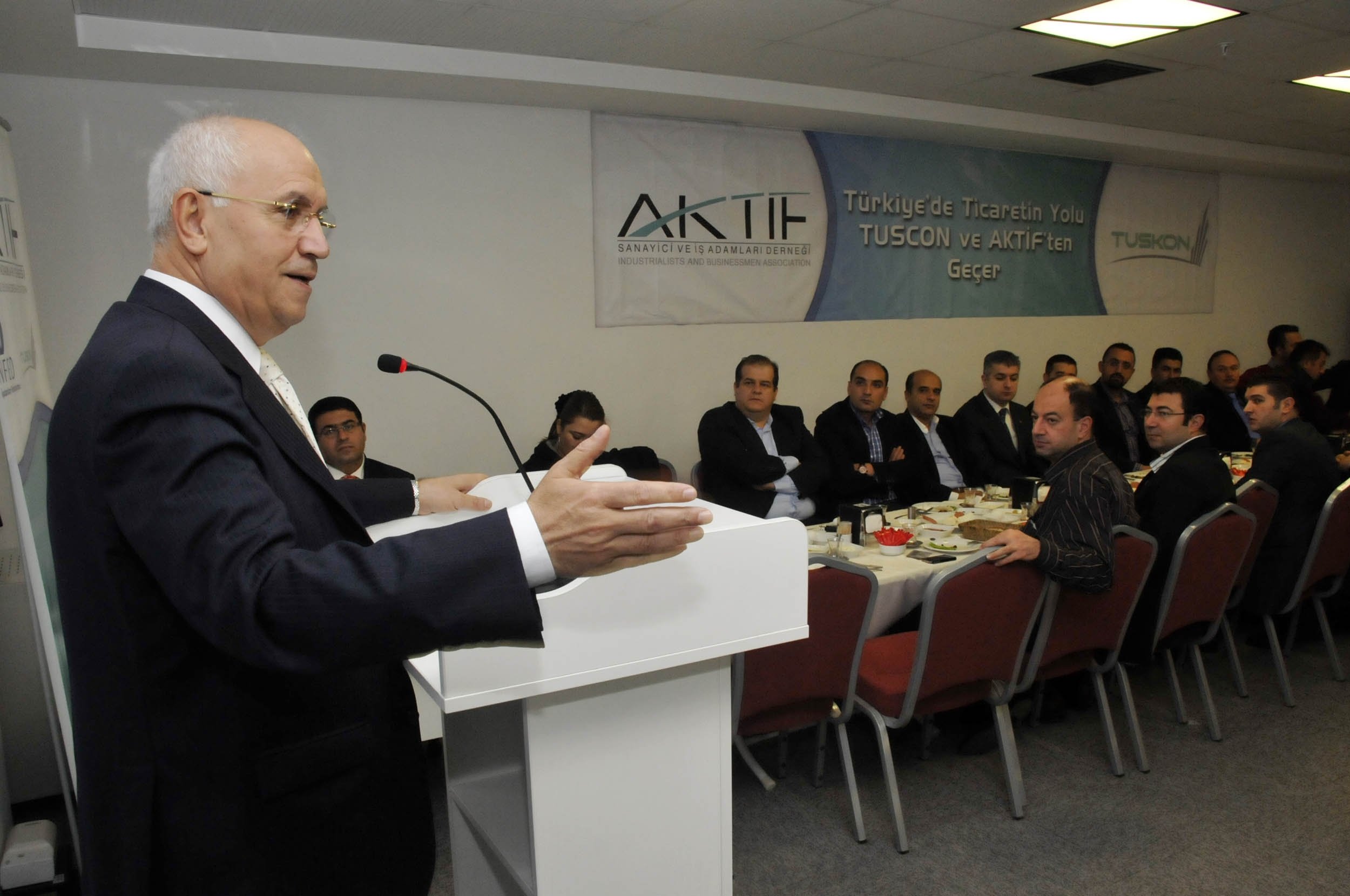 Fethi Yaşar İş Adamlarıyla Buluştu