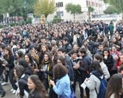Öğrencilerden protesto: Üşüyoruz! 