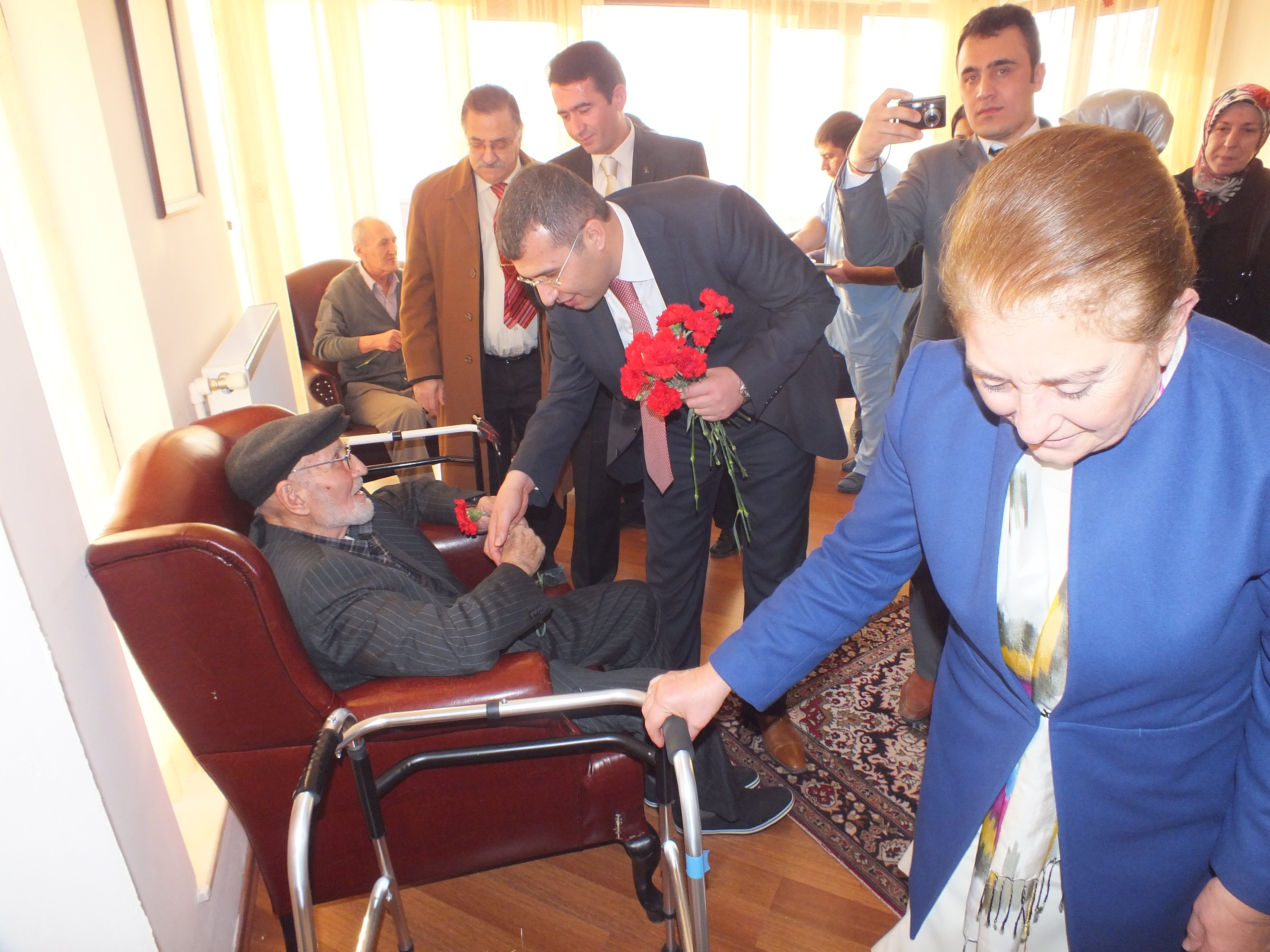 Ak Parti Çankaya?dan Huzurevine Yeni Yıl Ziyareti