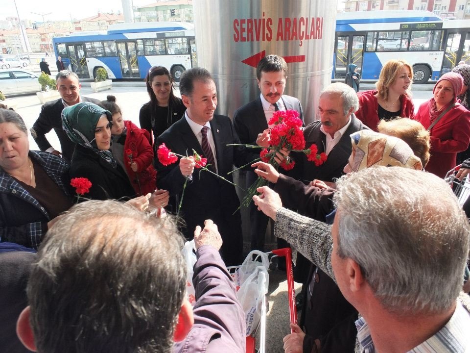 Ümit KAYA`dan Örnek Davranış