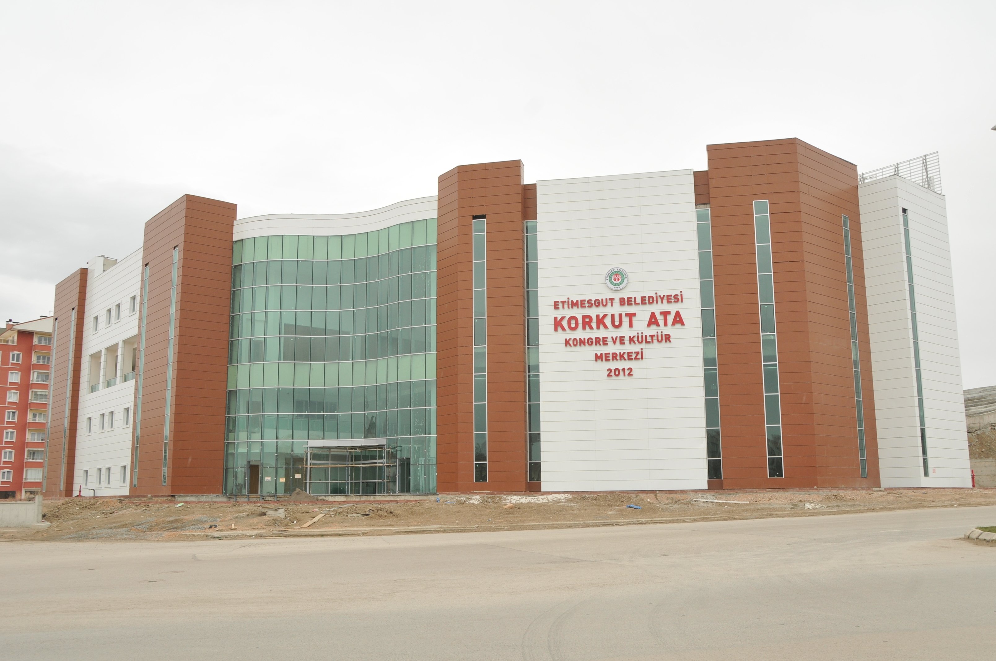 Korkut Ata Kongre Merkezi Gün Sayıyor 