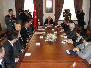 Vali Yüksel, Yunus Emre Halk Çarşısı Esnafı ile Görüştü