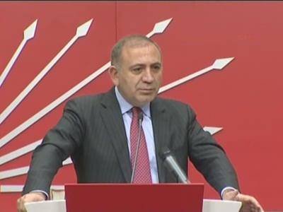 GÜRSEL TEKİN, KARSLI HEMŞERİSİNE SAHİP ÇIKTI