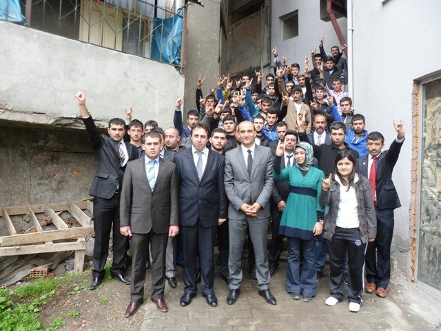 Kılavuz ?Kendini Türk  hisseden başımızın tacı?