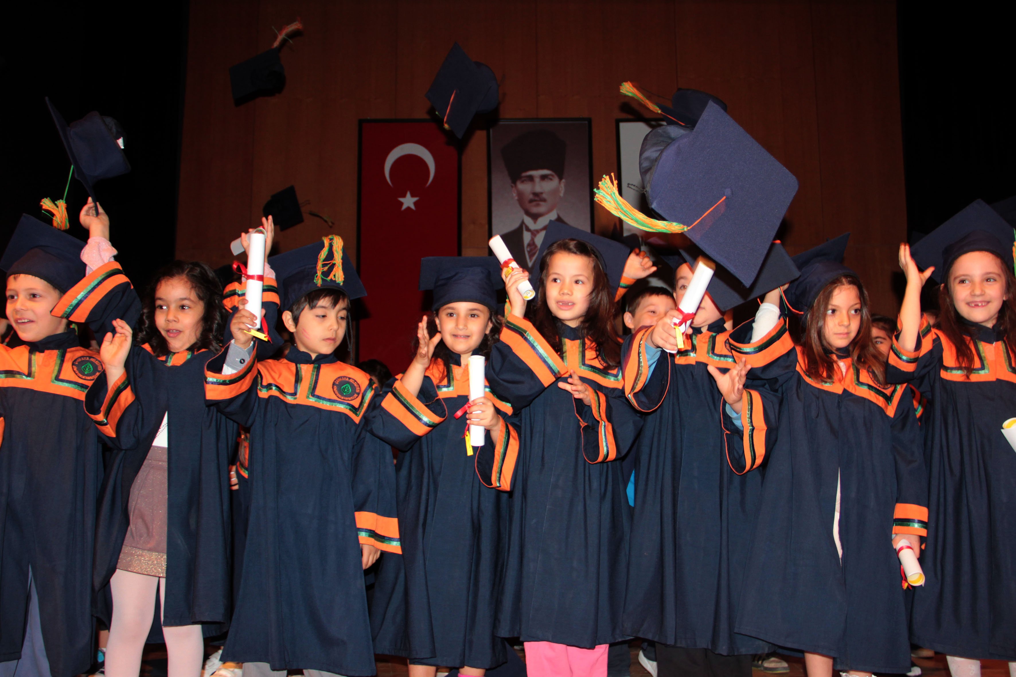 MİNİKLER MEZUNİYETE HAZIRLANIYOR